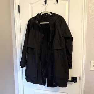 Mondetta Lightweight Rain Jacket / Windbreaker – Size M